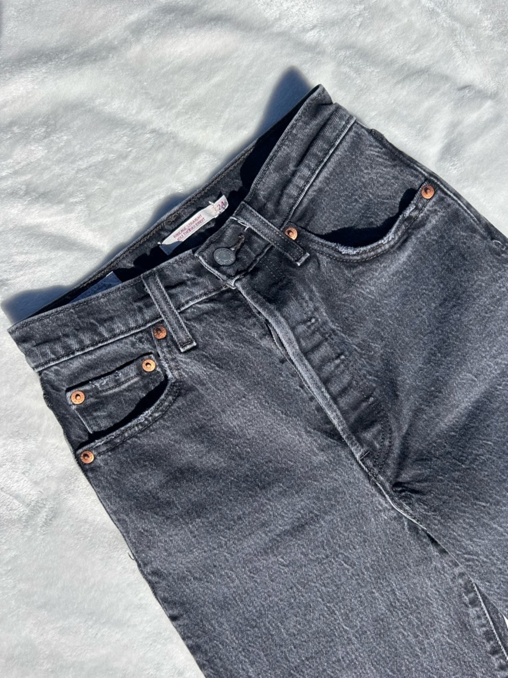 Levi’s Ribcage Straight Jeans - Picture 2 of 5